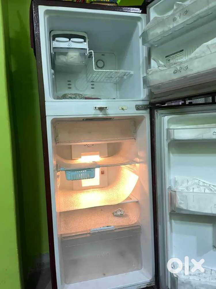 LG FRIDGE GOOD CONDITION 3 STARBECHNA HAI