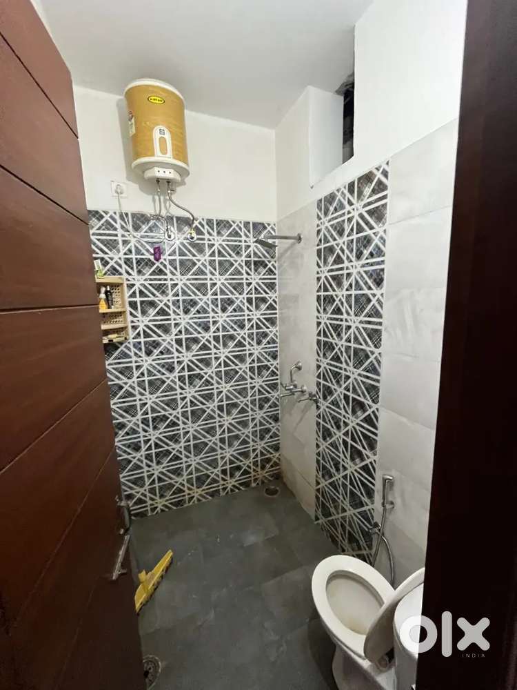 2bhk fully furnished 2nd floor Sec 77