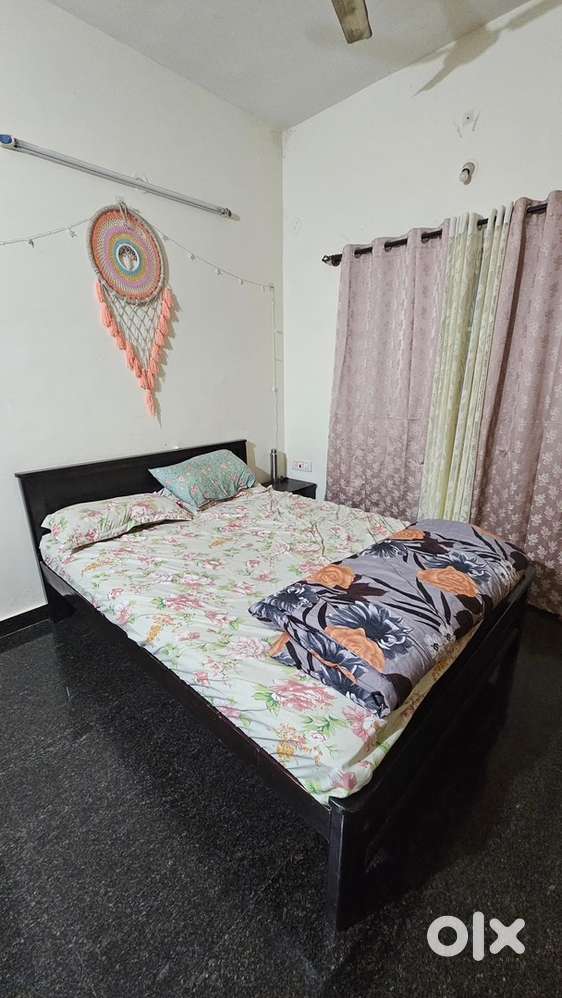Bed and diwan for sale and planks with cushion