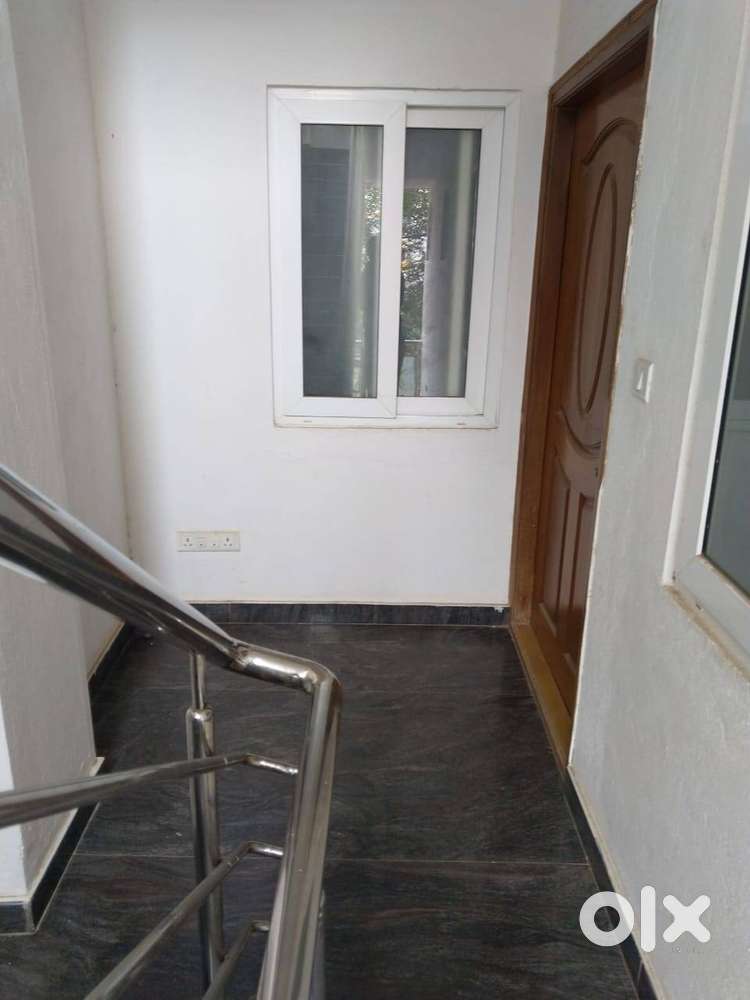 2bhk for rent Rs.12500 near Central Jail, semi furnished