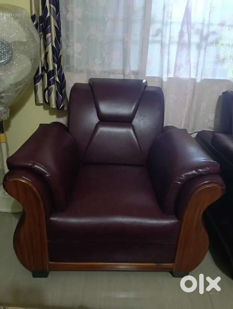 Very good condition sofa set comprises 3 units