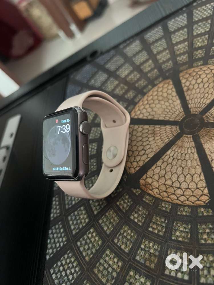 Apple watch series 3 - 42MM - GPS - Excellent Condition
