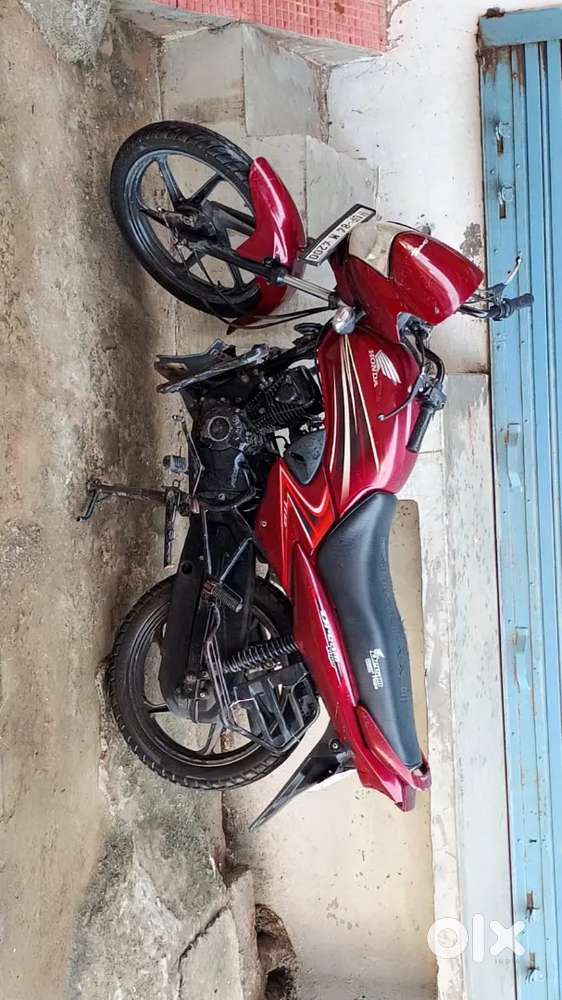 Honda dream Yuga 2013 model in red colour
