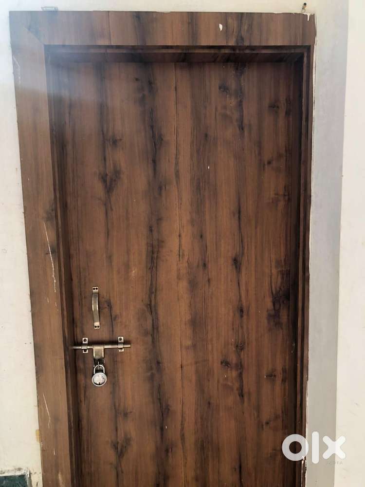 To let 1 bhk fully furnished flat at main road