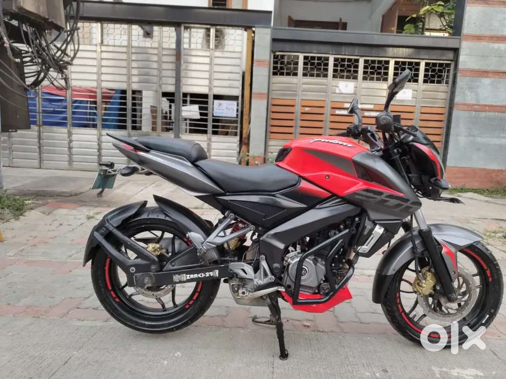 2017 BAJAJ PULSAR NS 200 In Showroom Condition For Sale!