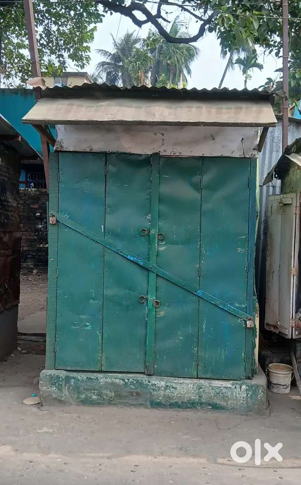 সুরেন্দ্র সিনেমা হলের পাশে মেন রাস্তার উপরের রানিং দোকানের ঘর ভাড়া ।