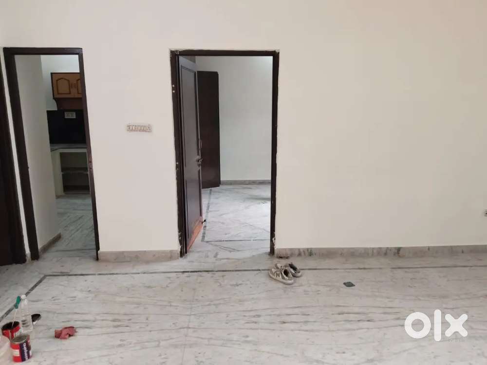 1 bhk house portion for small family or service class girls