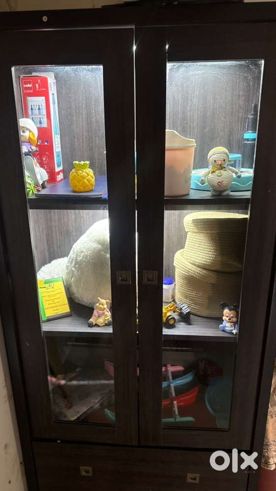 wardrobe / Cubboard