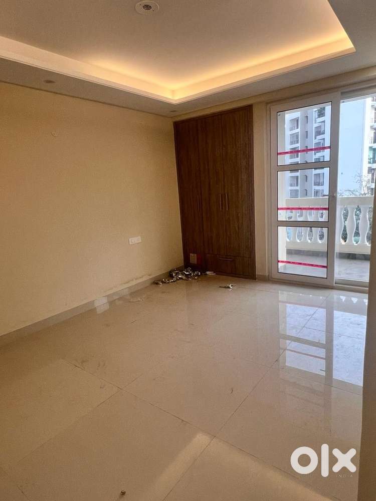 3 BHK 4 Bathroom spacious Flat for rent