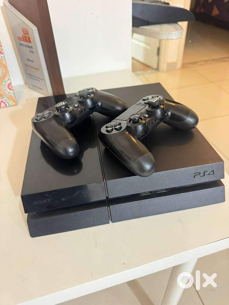 PS4 -500gb with 2 controllers