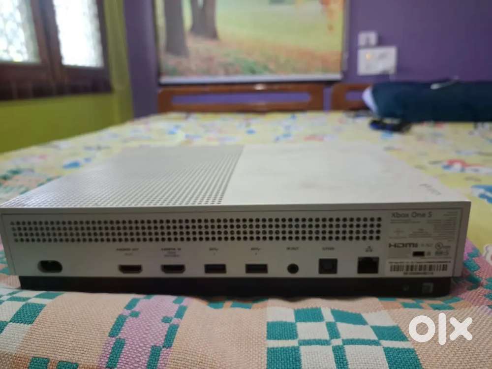 X box for sale 5 cd  new controller and 1 tb hdd