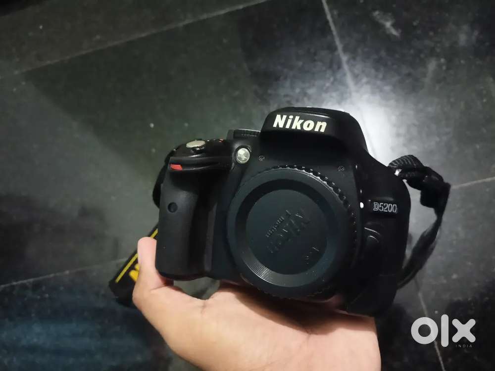 NIKON D5200