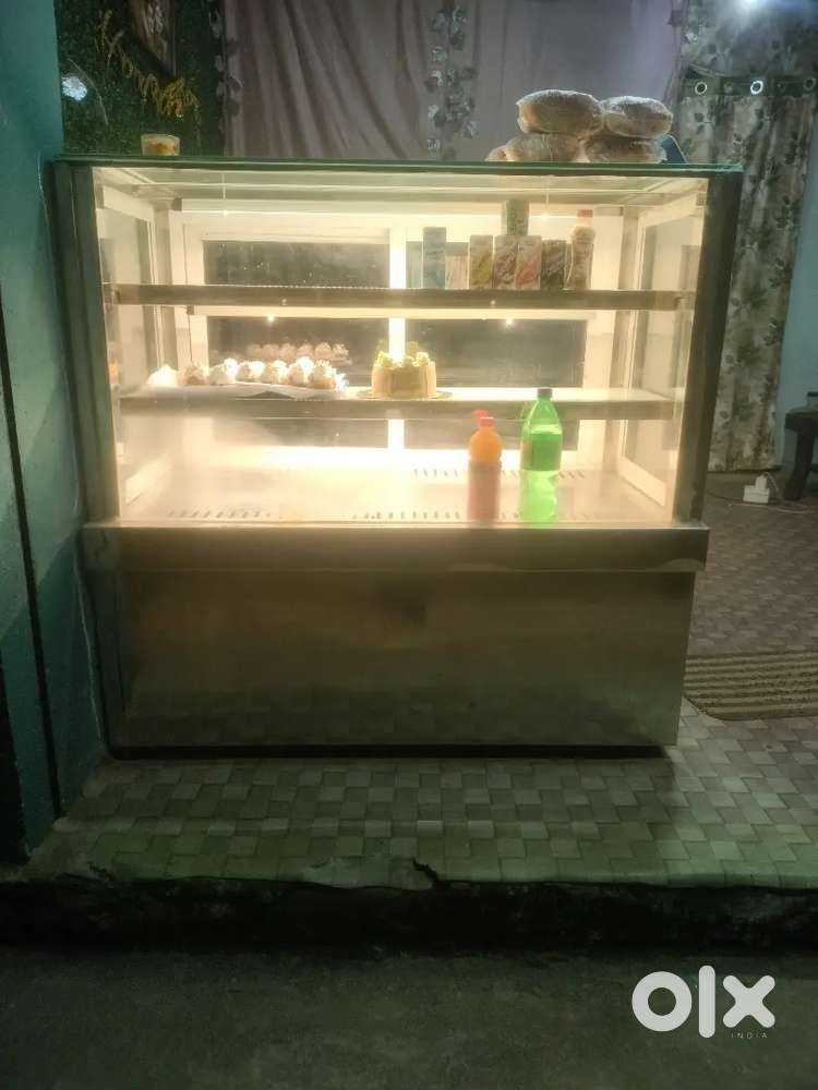 Bakery display counter