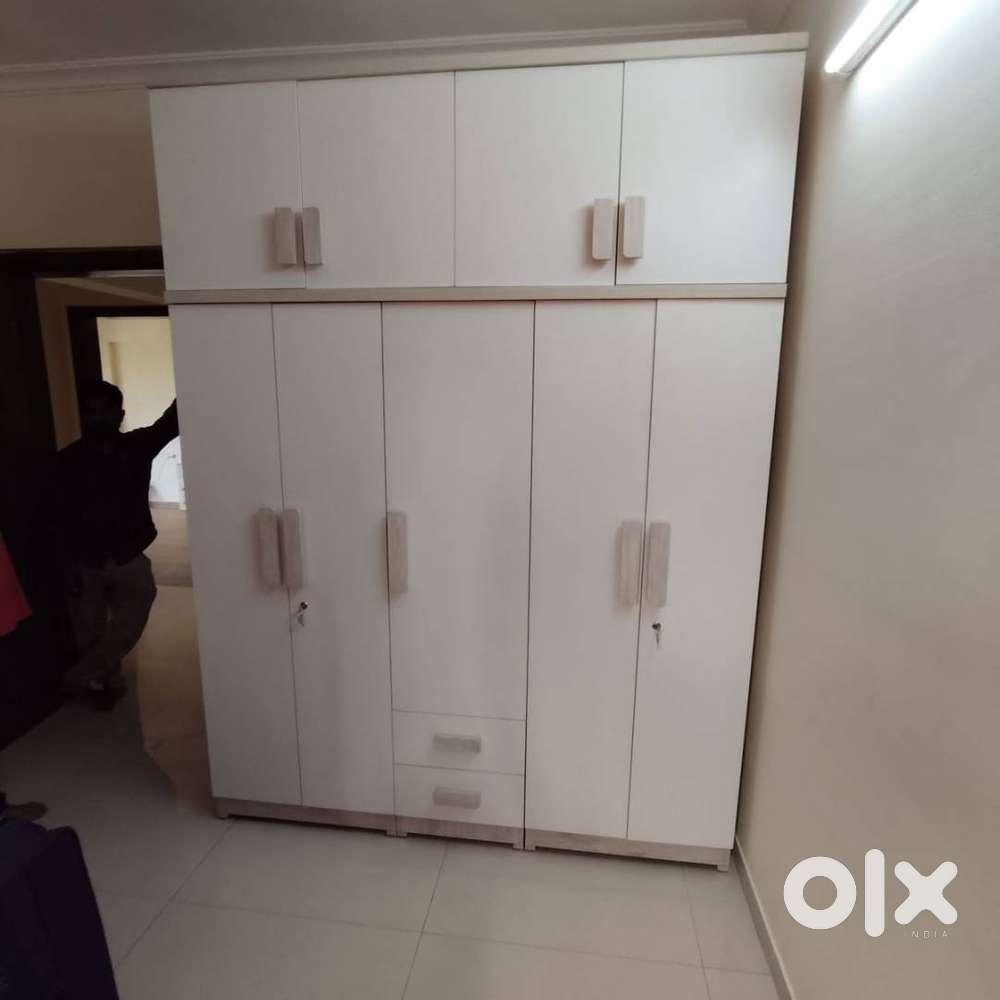 WELL FURNISHED 5 DOOR WARDROBE WITH LOFT
