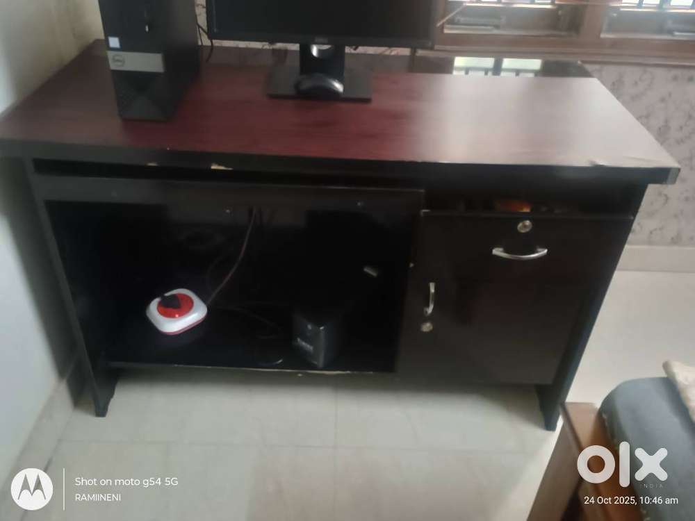Computer table