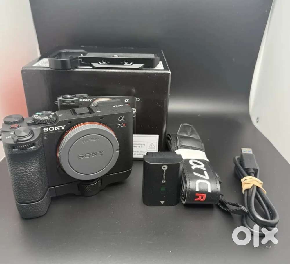 Sony a7CR Camera 61mp Black w 1842 Shutter count +Extension Grip