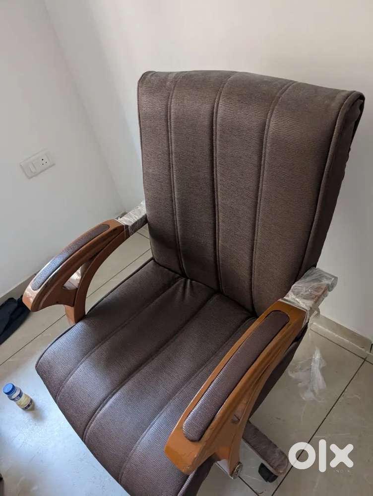 Computer Table + Chair (Urgent)