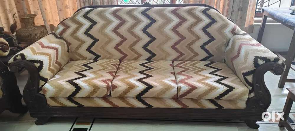 3+2 Sofa in very good condition available for sale