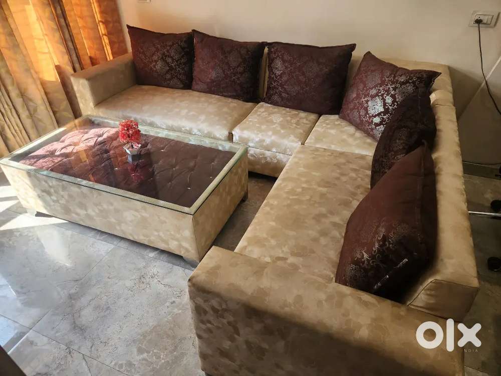 7 seater new condition sofa