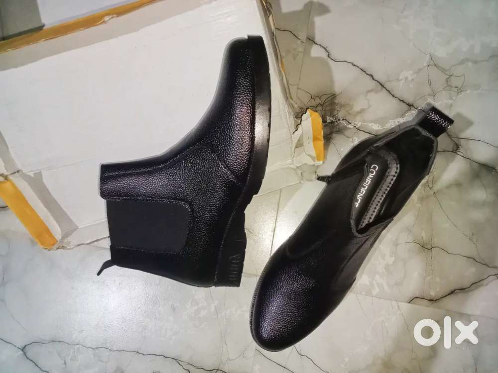 men's high top formal shoe with a free belt