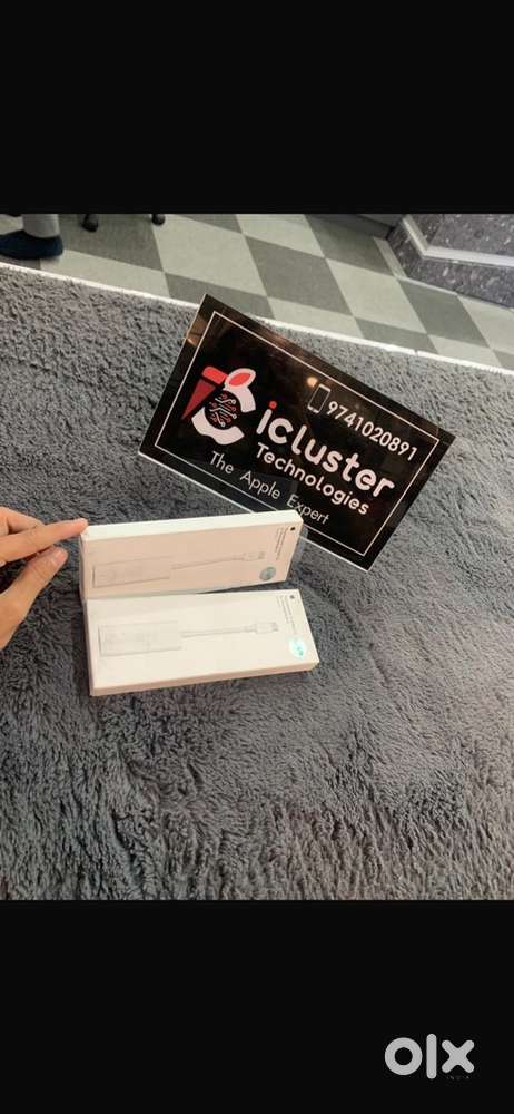 Apple Thunderbolt 3(USB-C) to Thunderbolt 2 Adapter Sealed With Warnty