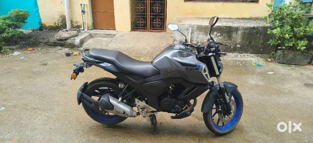 Urgently I want to sell my fzs 4.0 with unique colour, 19000 km drive
