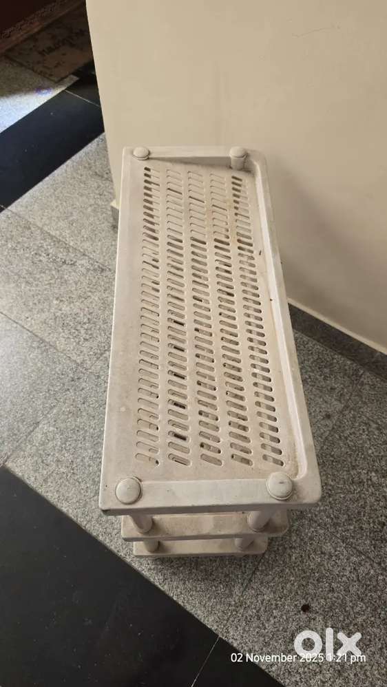 Nilkamal shoe stand