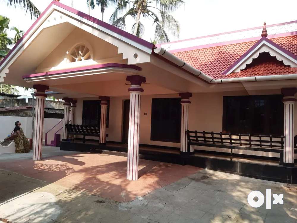 Independent house for sale near SN JUNCTION TRIPUNITHURA Metro station