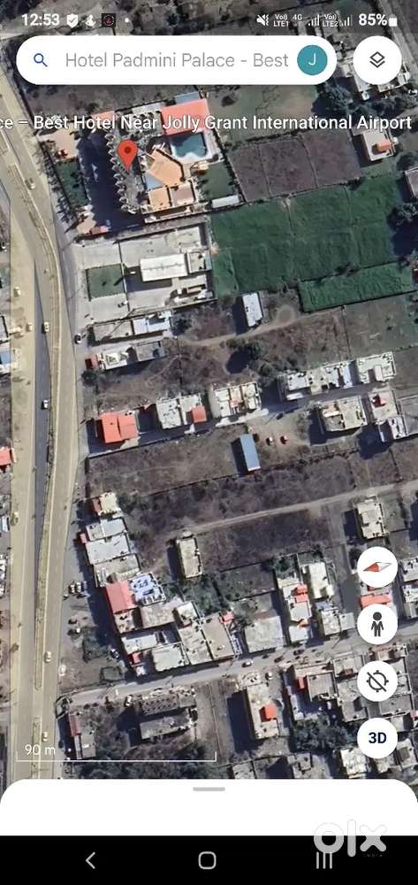 300 square yard vacant plot for commercial use.