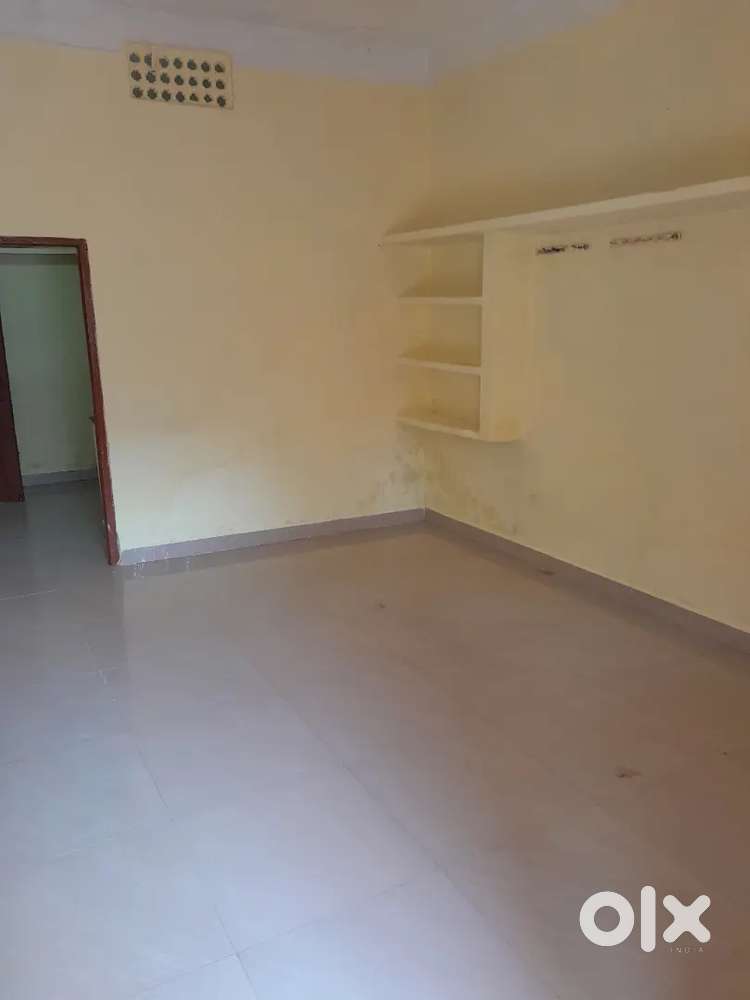 1 RK available for bachelors or Small Family