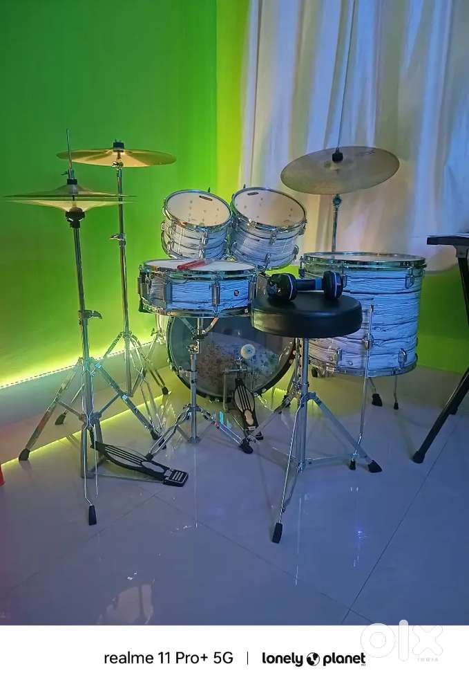 Mapex tornado drums kit sale with ride cymbal and stand.
