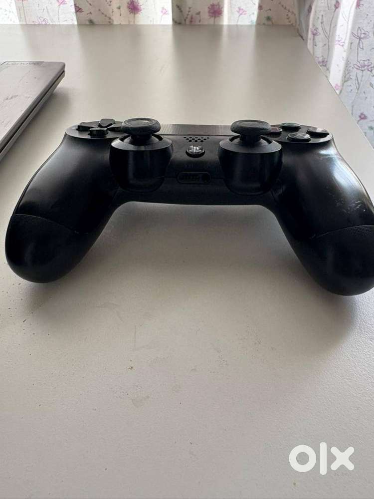 PS4 controller