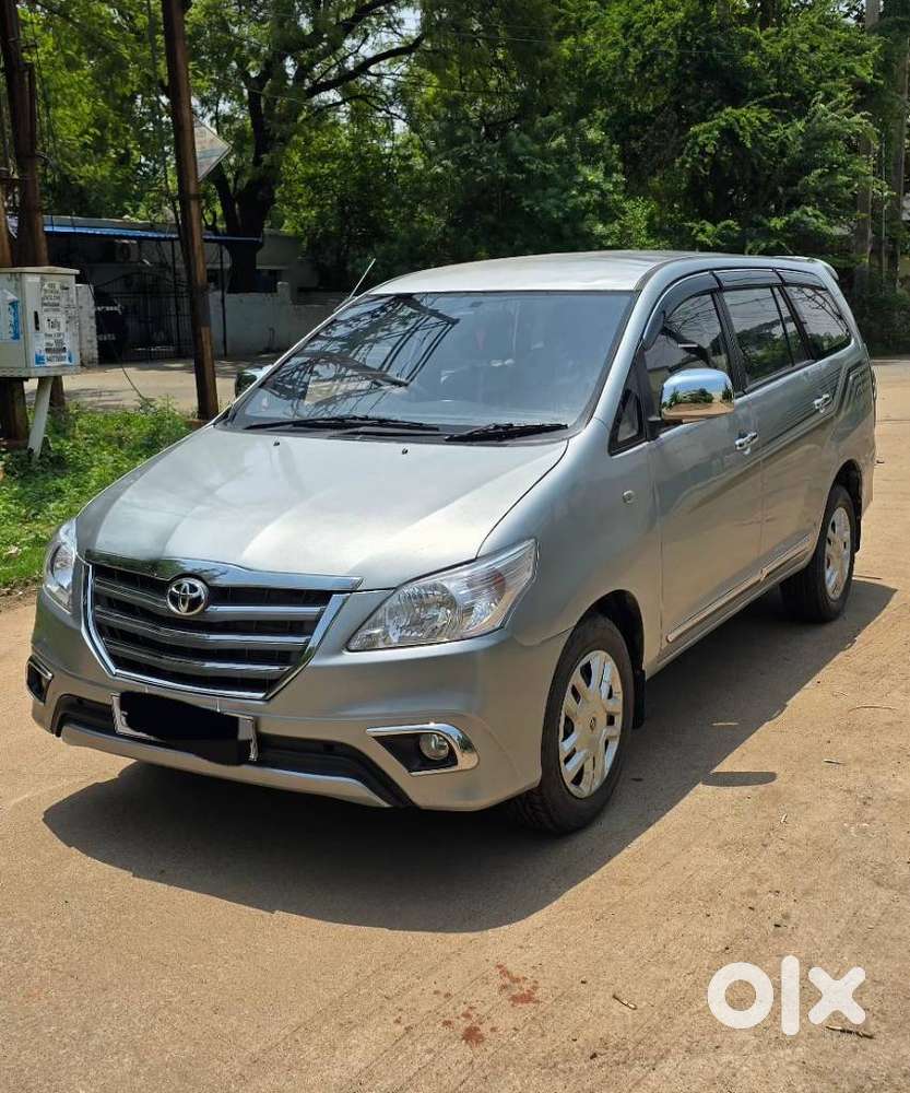 Toyota Innova 2.5 G (Diesel) 8 Seater BS IV, 2015, Diesel