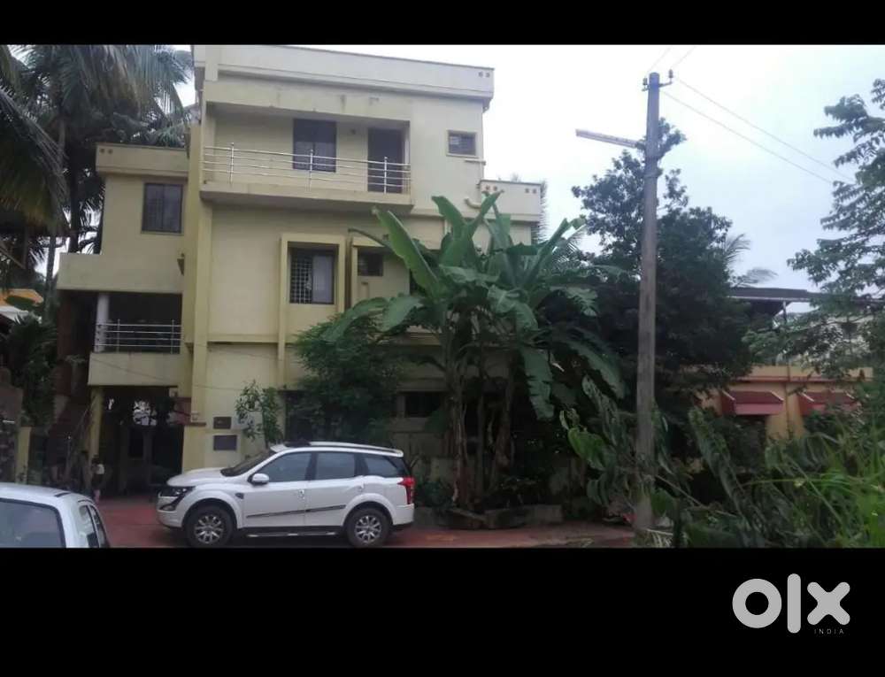 6 BHK independent house for sale in shanthinagar, kavoor.