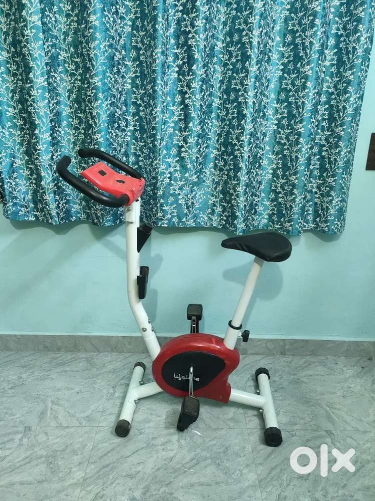 Compact Home Exercise Cycle – Perfect for Daily Cardio Workout