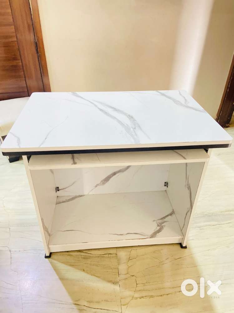 Computer table