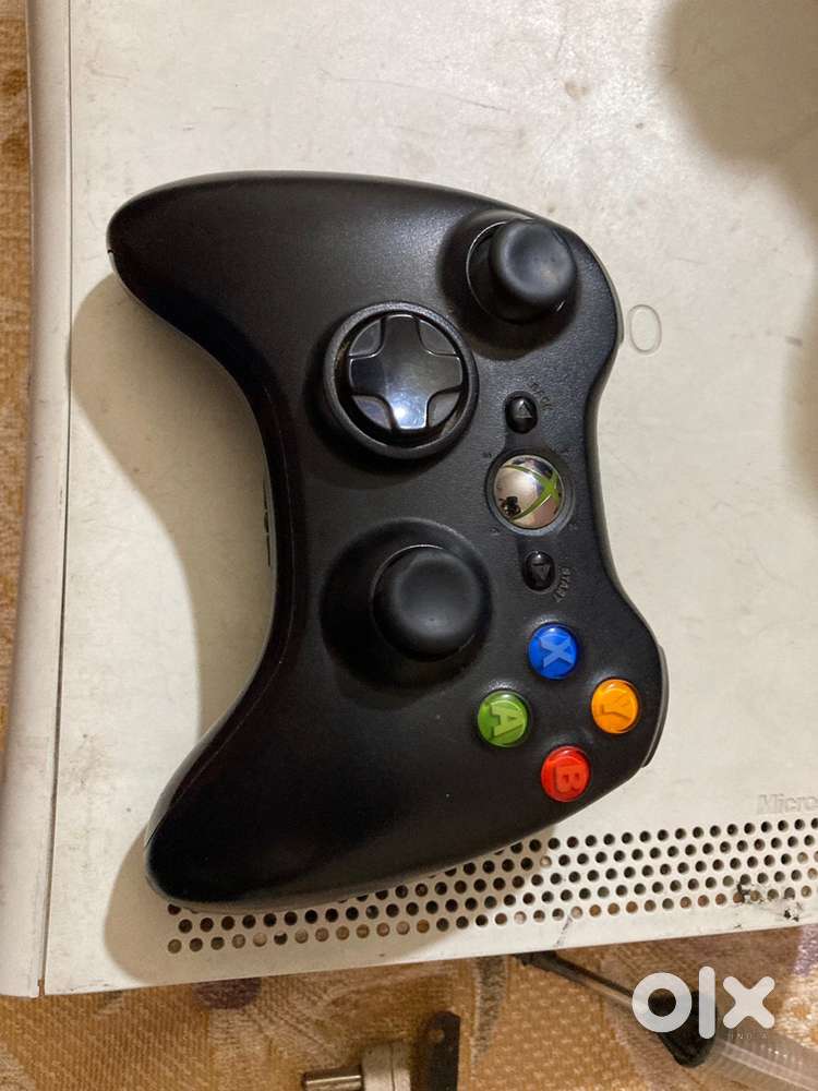 13 cd xbox with controller and adopter
