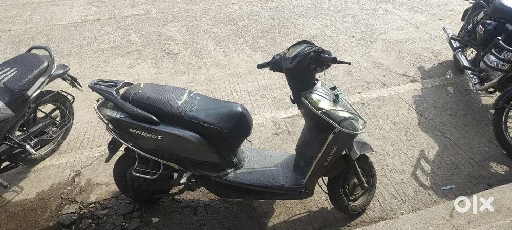 Tyre change charger is in good condition scoty also in good conditioin