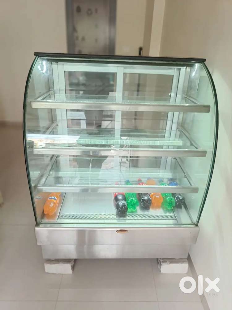 CAKE SHOWPIECE COUNTER