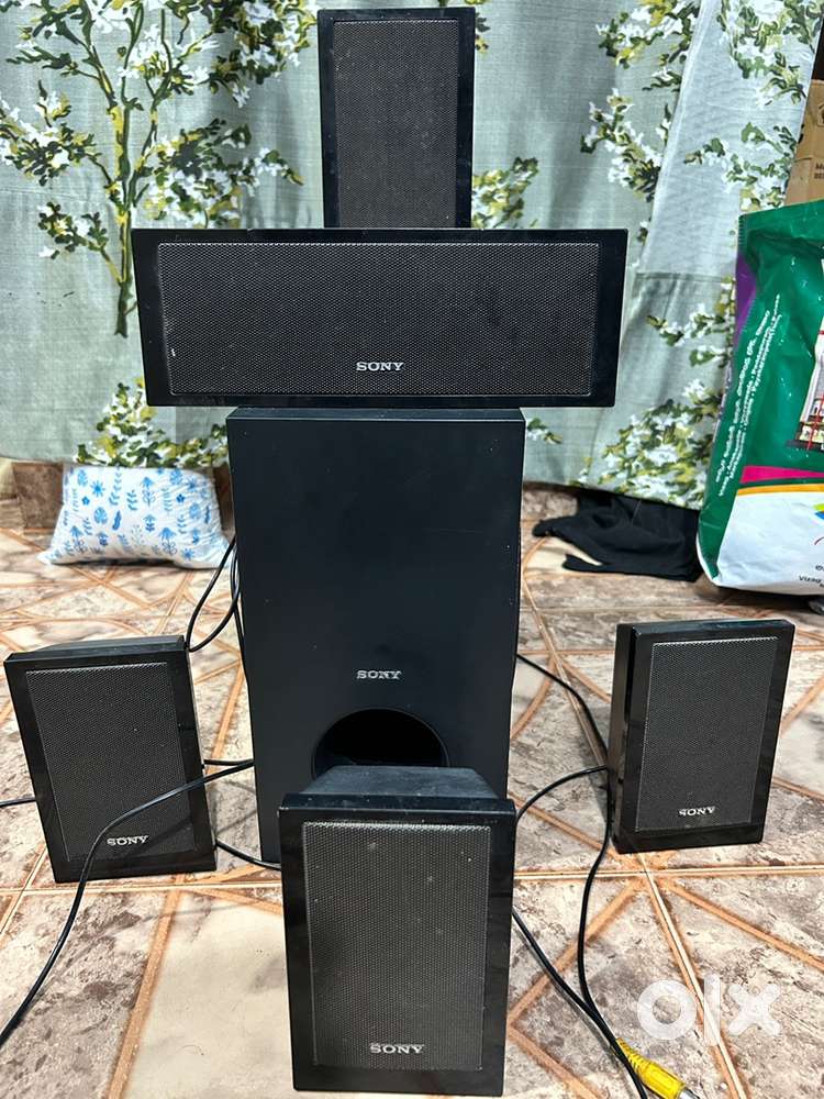SONY SUB WOOFER AND SPKERS