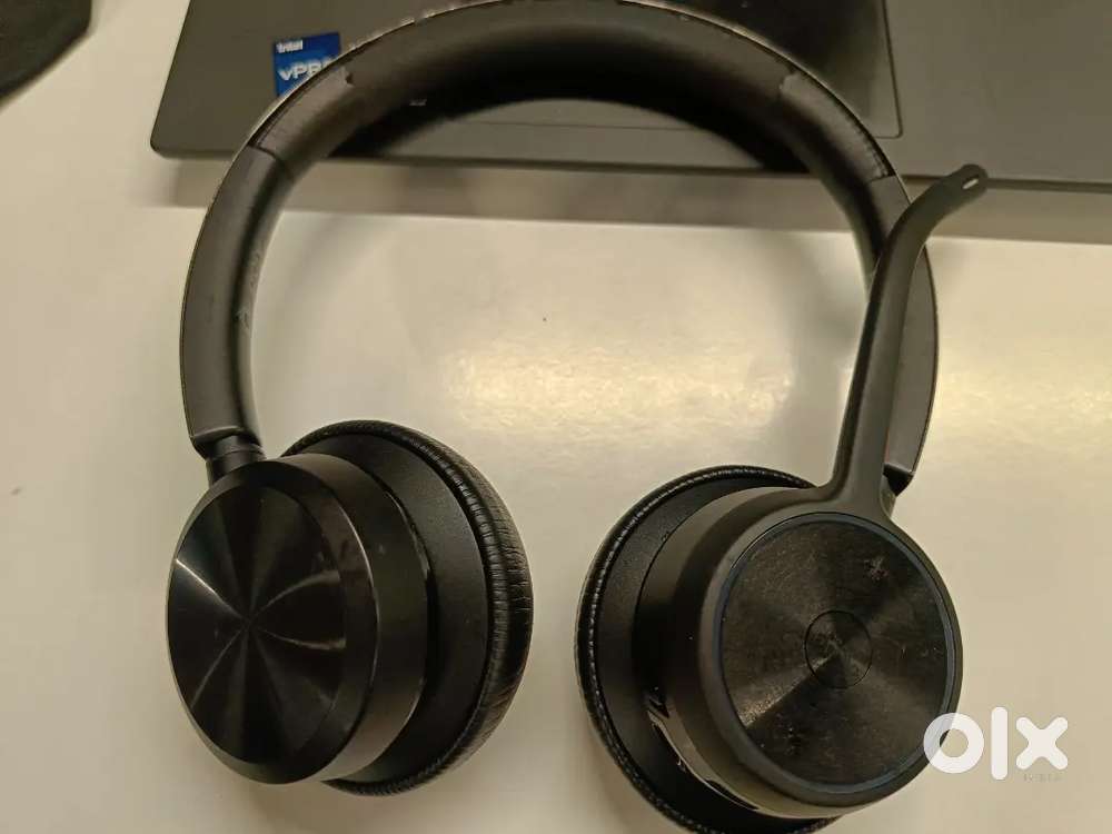 Poly plantronics Voyager 4320M wireless headset