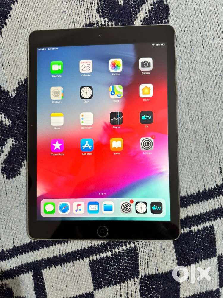 Ipad Air 1st gen 32gb in excellent condition with charger and cable.