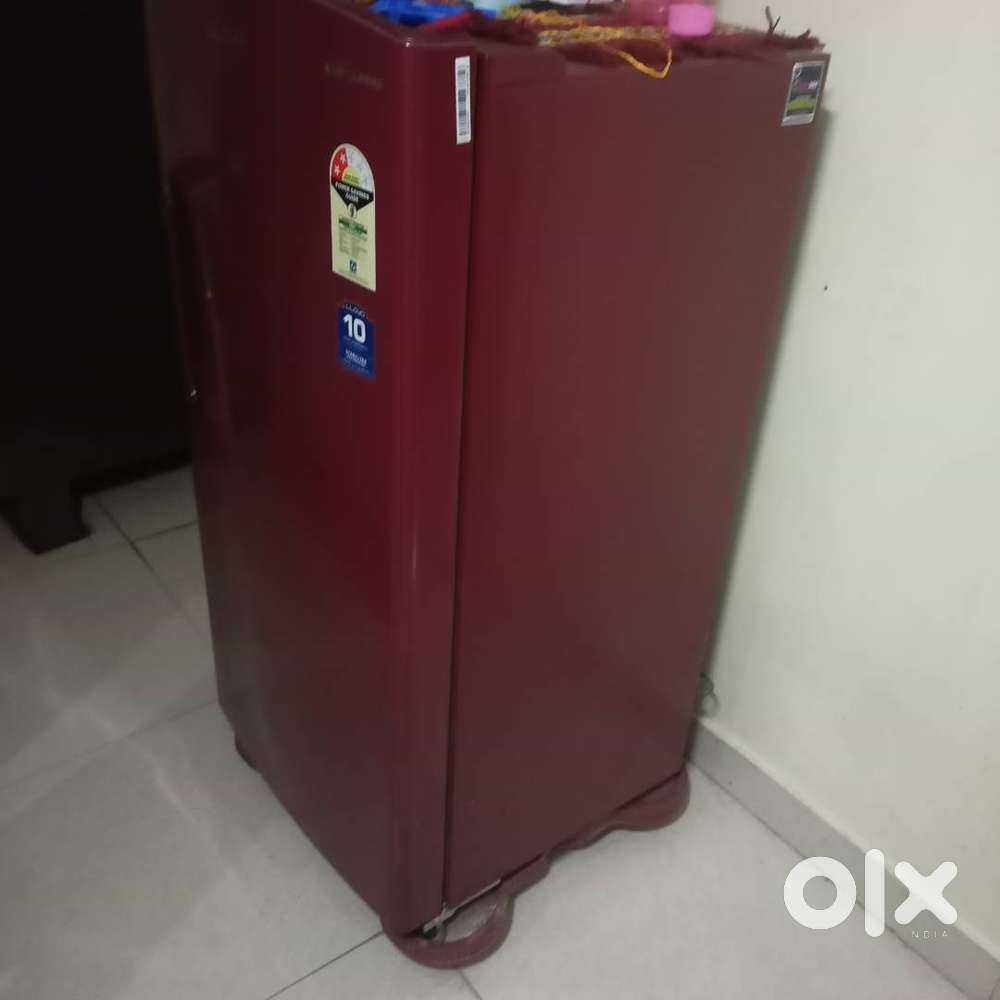 3 year old Lloyd refrigerator works in excellent condition.
