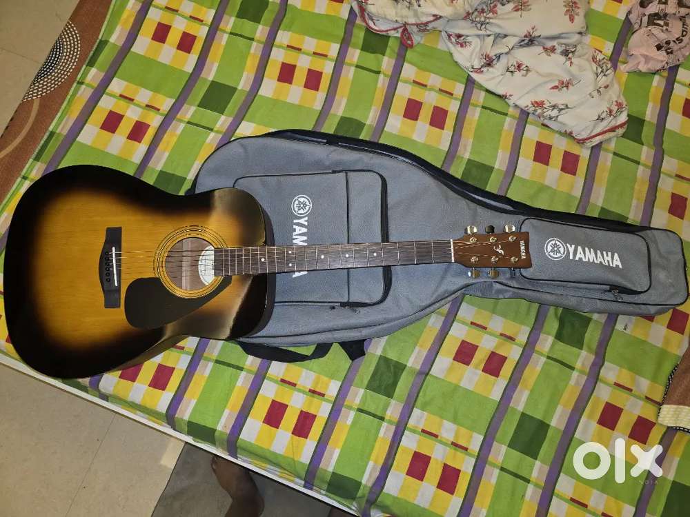 Yamaha F280 Sunburst Acoustic Guitar