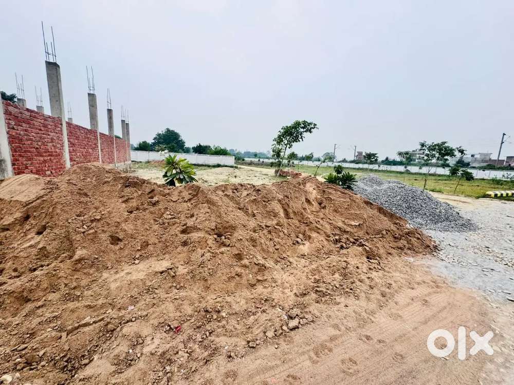 Lucknow Vrindavan sector 18 ka picha in outerring road,spgi -- 2.5 km