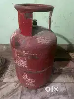 1 takhat 2 table 1chat pankha 1 chair 1 gas silendar hp