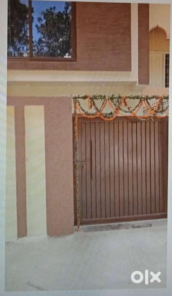 INDEPENDENT HOUSE FOR RENT IN MORABADI WITH 7 CAR PARKING