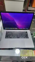 Macbook pro 2018 15 inch core i7 with graphic card