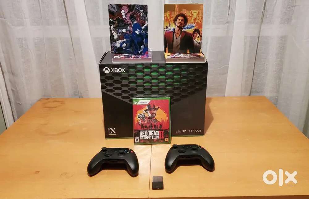 Xbox Series X 1TB BUNDLE  2 Controllers