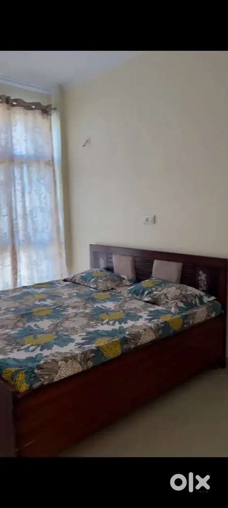 Sec 114 2bhk furnished Owner free boys girls family brokrage apply